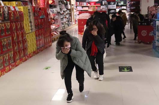 商場火災后如何正常逃生