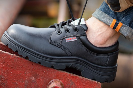 國(guó)產(chǎn)絕緣鞋什么牌子好