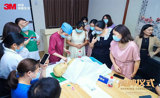 3M公司與南方醫(yī)科大學(xué)珠江醫(yī)院重癥醫(yī)學(xué)科合作成立3M重癥臨床培訓(xùn)中心圖片2