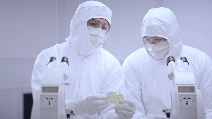 潔凈室防護服一次性的好還是重復使用的好1