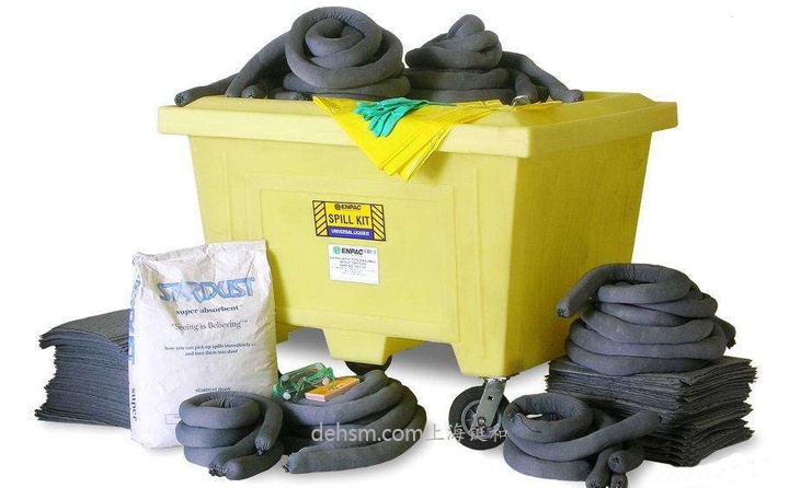 化學品泄漏后使用吸附棉應急救援