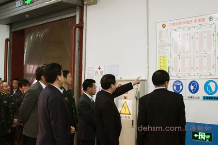 生產(chǎn)企業(yè)管理層現(xiàn)場對火災(zāi)突發(fā)預(yù)案指導(dǎo)