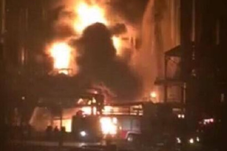 撫順一化工廠爆炸起火現(xiàn)場圖